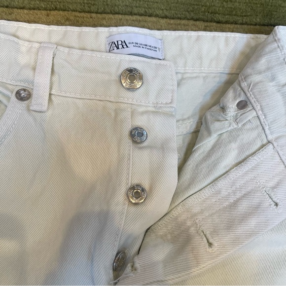 Zara Very Light Pastel Green Cream Mom Jeans - Picture 2 of 2
